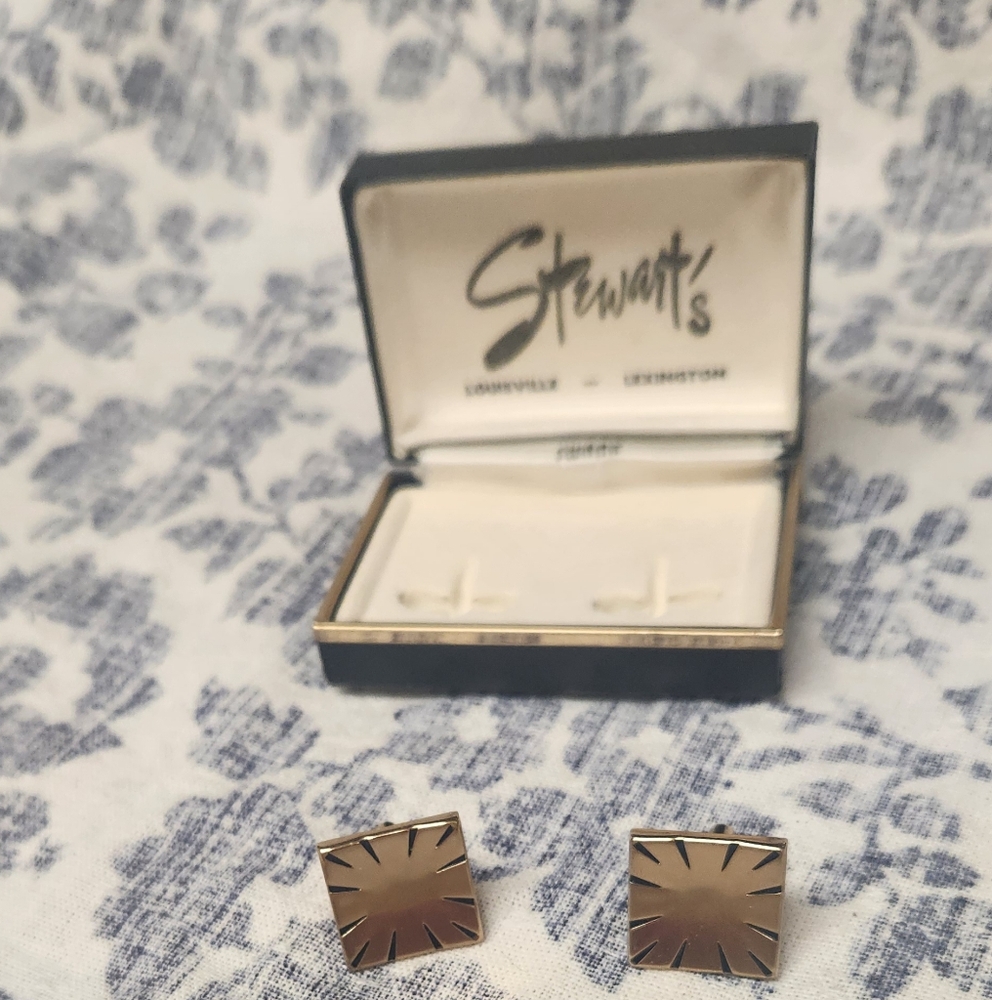 SWANK Gold Square Cufflinks - Picture 4 of 11